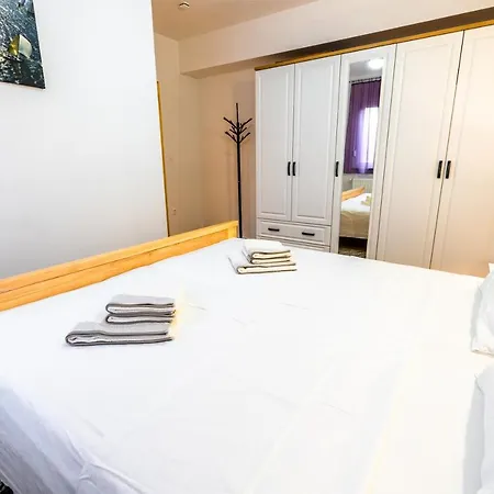 Bonis Ii Apartment