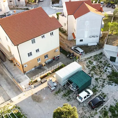 Bonis Ii Apartment *